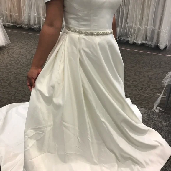 David's Bridal White Wedding Dress